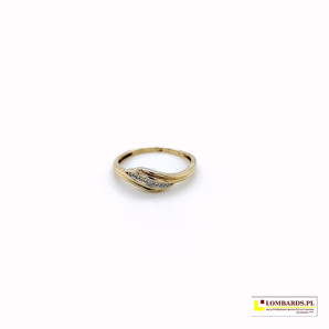 złoty pierścionek z brylantami