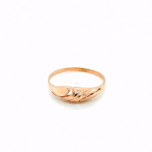 Złoty prążkowany pierścionek